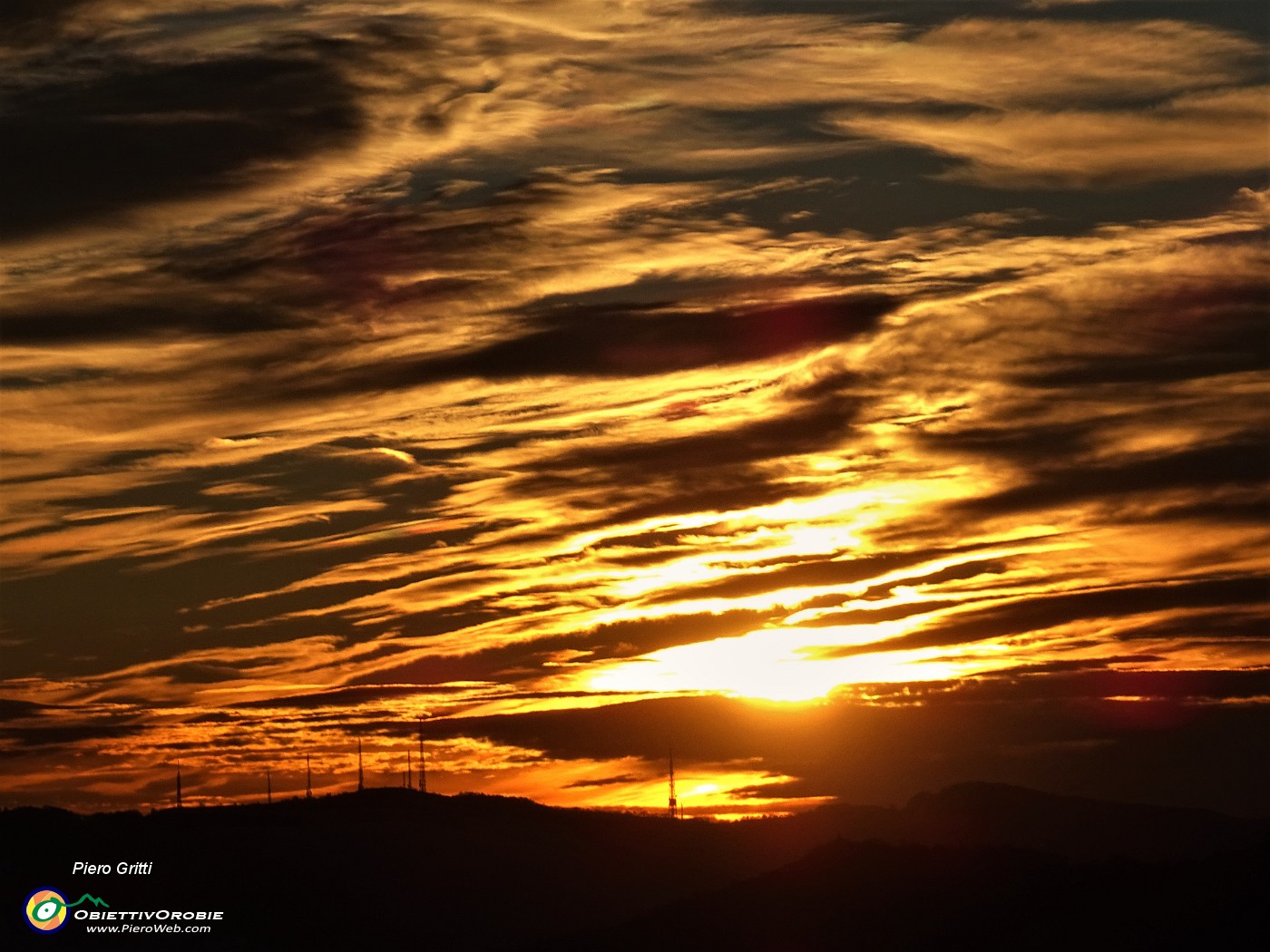 49 Luci e colori del tramonto verso il Linzone.JPG